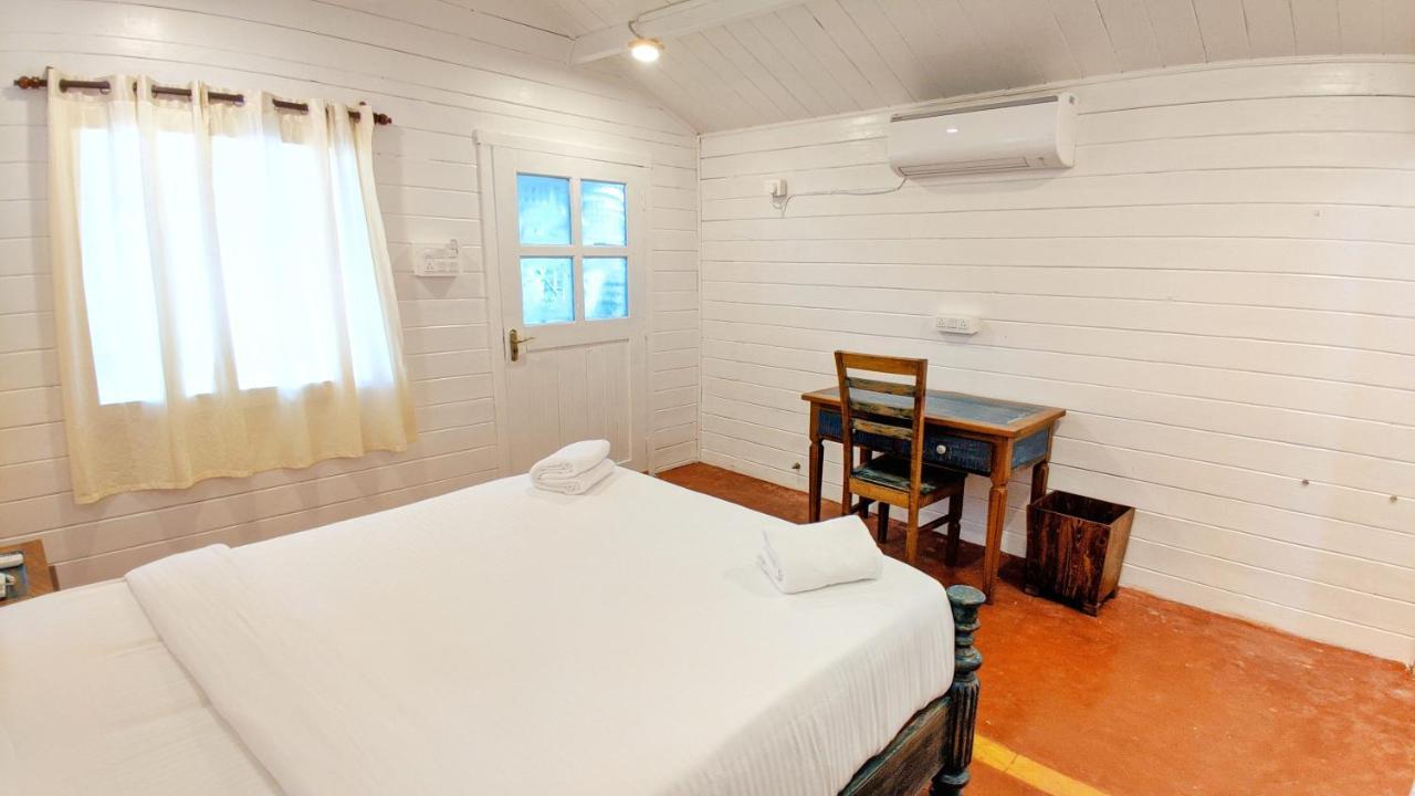 Shunyachi Lotusfeet Hotel Морджим Екстериор снимка