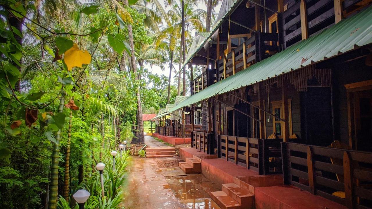 Shunyachi Lotusfeet Hotel Морджим Екстериор снимка